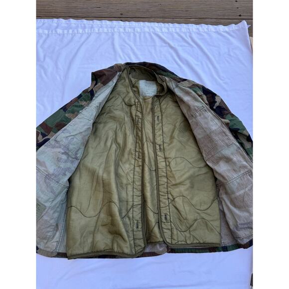 Vtg US ARMY Camo Cargo Jacket Coat w Liner Med 44” Woodland Combat BDU Hot Weath - Picture 4 of 11